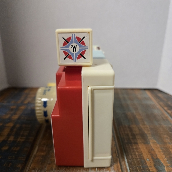 Fisher-Price Changeable Picture Disc Camera Red and Cream Kids' Camera Vintage - Picture 2 of 7